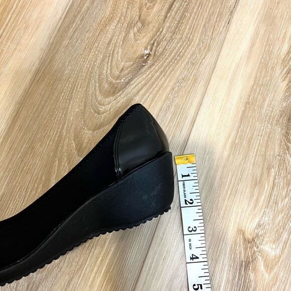 LIZ CLAIBORNE Barbara Black Closed Toe Wedge Size 6 - Picture 6 of 8